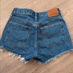 Levi's Raw-Hem High-Rise Denim Shorts - Medium Blue